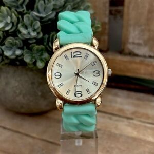 Women’s Accutime Mint Gold Tone Quartz Wrist Crystal Watch NWOT!